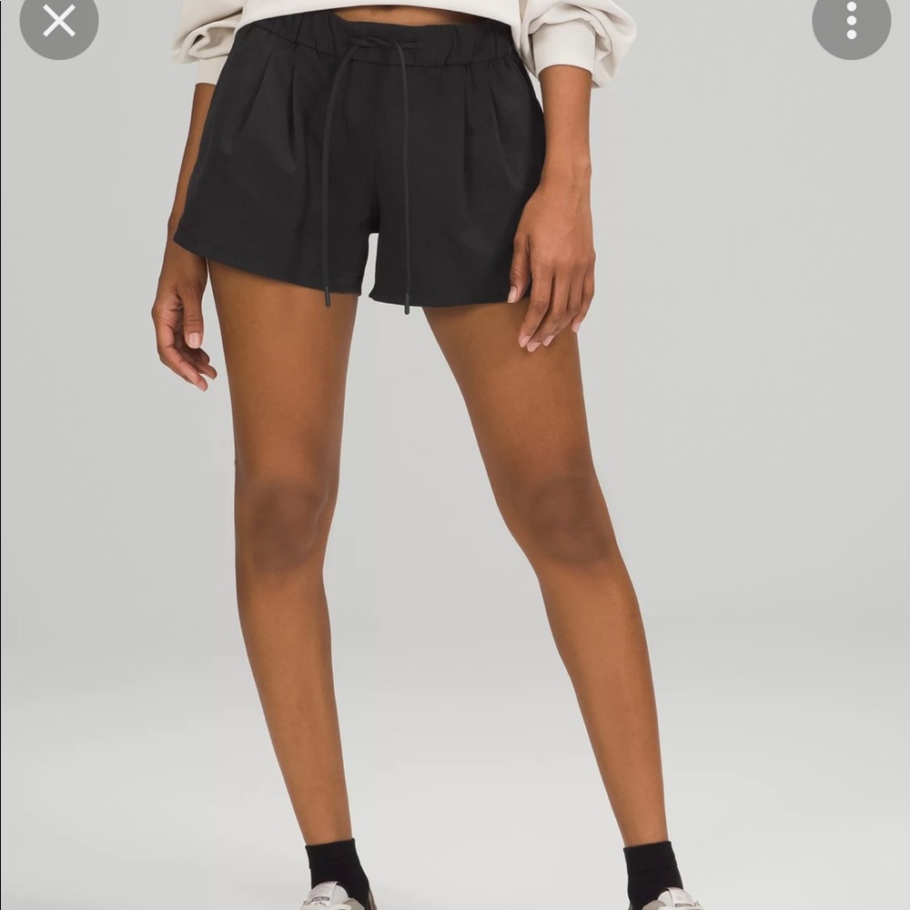 Stroll at sundown mid-rise short 3" lululemon shorts 12